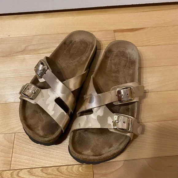 Sandals - Picture 2 of 6